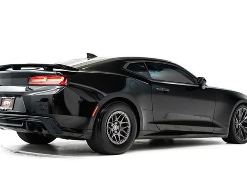 Used 2018 Chevrolet Camaro ZL1 RWD image 4
