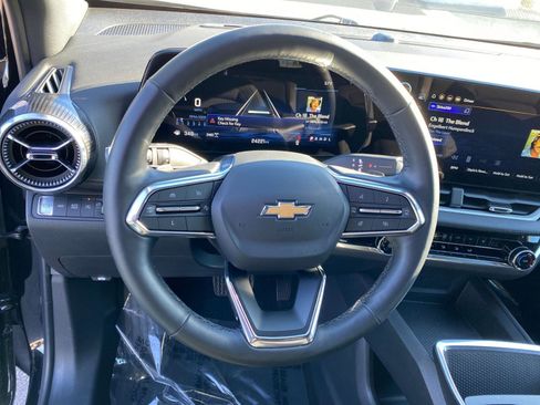 Used 2025 Chevrolet Equinox LT image 28