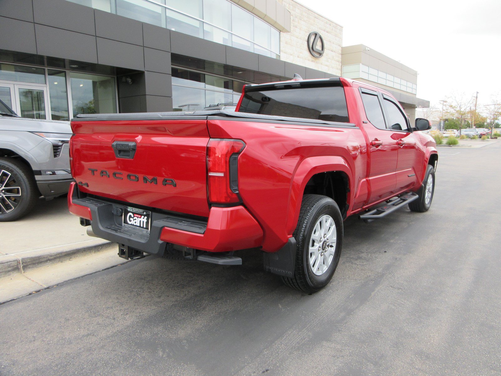 Used 2025 Toyota Tacoma SR5 AWD/4WD image 11