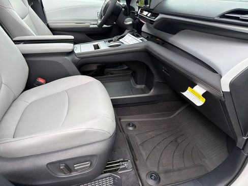 New 2026 Toyota Sienna XLE FWD image 14
