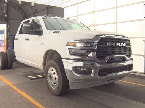 Used 2025 RAM 3500 Tradesman w/ Chrome Appearance Group AWD/4WD image 2