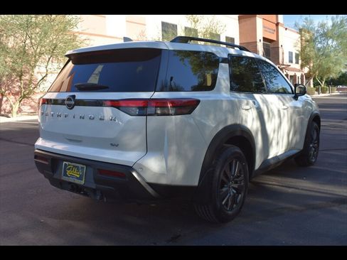 Used 2022 Nissan Pathfinder SV w/ SV Premium Package FWD image 7