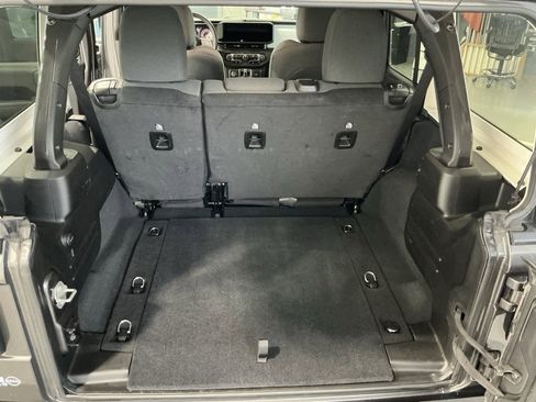 Used 2024 Jeep Wrangler Sport S image 25