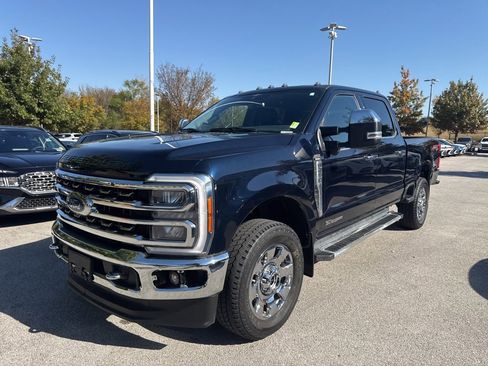 Used 2023 Ford F250 Lariat w/ Chrome Package image 3
