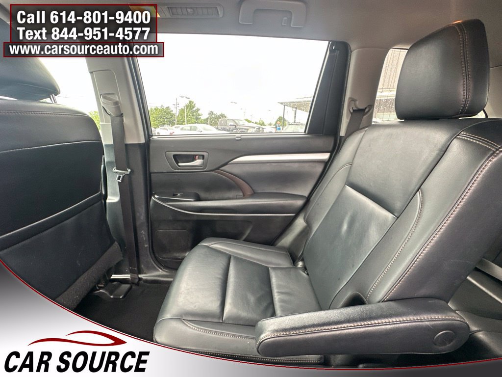 Used 2019 Toyota Highlander XLE AWD/4WD image 23