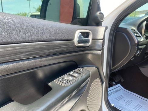 Used 2019 Jeep Grand Cherokee Altitude RWD image 19