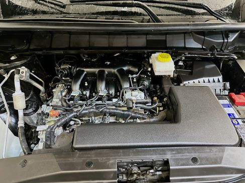 Used 2024 Nissan Pathfinder S AWD/4WD image 34