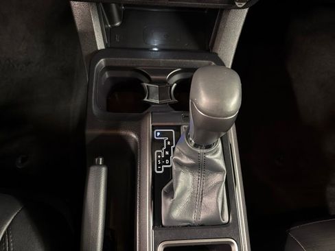 Used 2022 Toyota Tacoma TRD Off-Road w/ TRD Premium Off Road Package AWD/4WD image 17