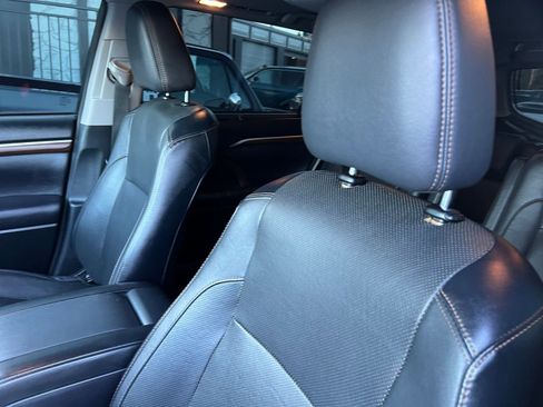 Used 2016 Toyota Highlander Limited w/ Preferred Accessory Package image 21