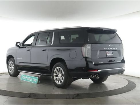 Used 2026 Chevrolet Suburban Premier w/ Sun And Tow Package AWD/4WD image 8