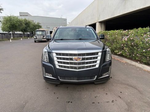 Used 2020 Cadillac Escalade Luxury w/ LPO, Radiant Package image 5
