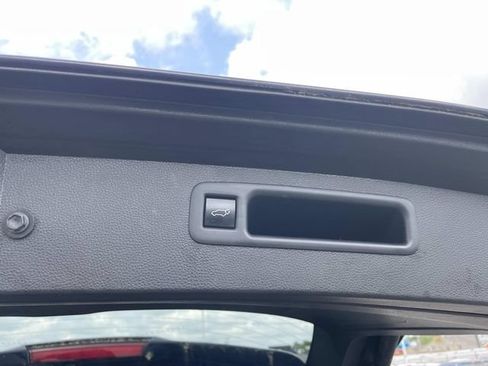 Used 2020 Toyota Highlander XLE AWD/4WD image 8