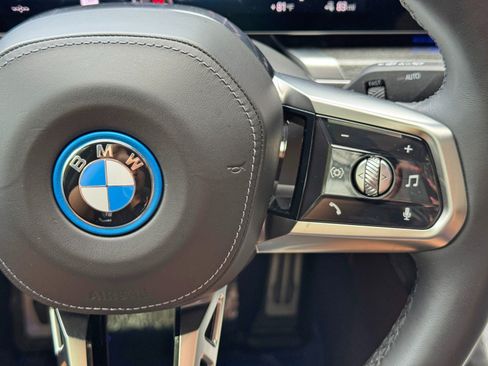 Used 2023 BMW i7 xDrive60 w/ Executive Package 2 AWD/4WD image 24