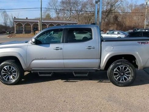 Used 2020 Toyota Tacoma TRD Sport image 5