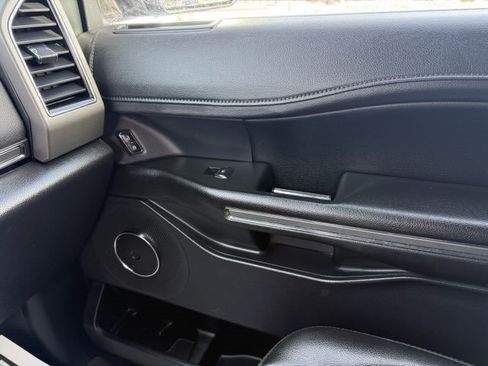 Used 2021 Ford Expedition XLT image 40