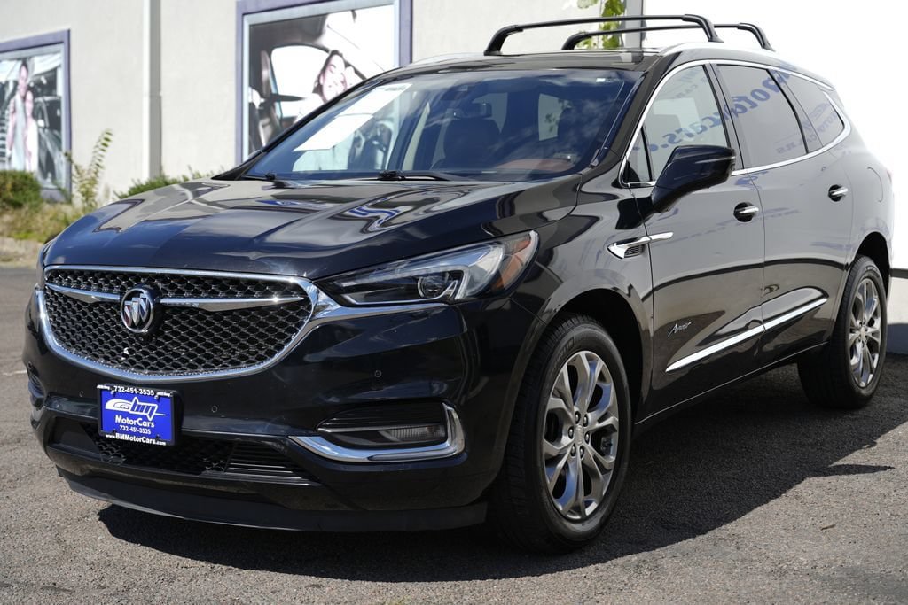 Used 2020 Buick Enclave Avenir w/ Avenir Technology Package AWD/4WD image 2