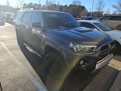 Used 2017 Toyota 4Runner TRD Off-Road image 3
