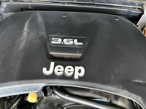 Used 2018 Jeep Wrangler Unlimited Rubicon AWD/4WD image 40