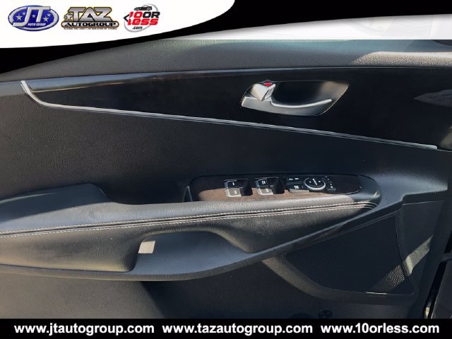 Used 2017 Kia Sorento FWD image 12