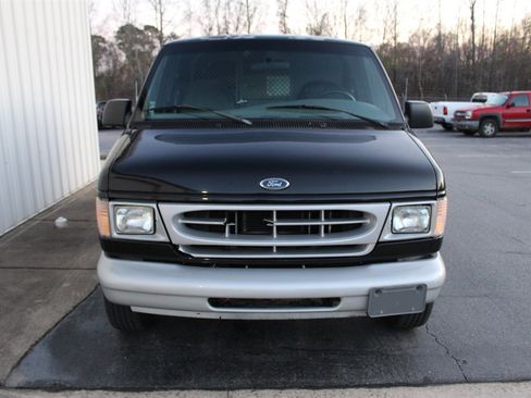 Used 2000 Ford E-150 and Econoline 150 image 10