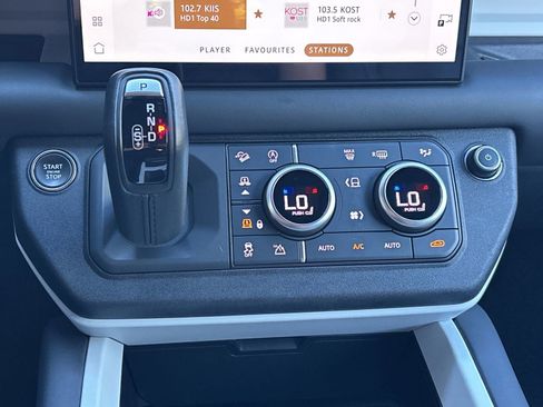 Certified 2025 Land Rover Defender 110 X-Dynamic SE image 17