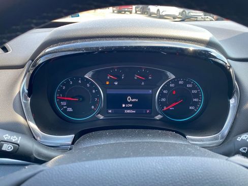 Used 2023 Chevrolet Traverse LT image 12