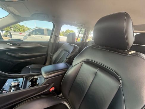 Used 2024 Jeep Grand Cherokee Limited image 7