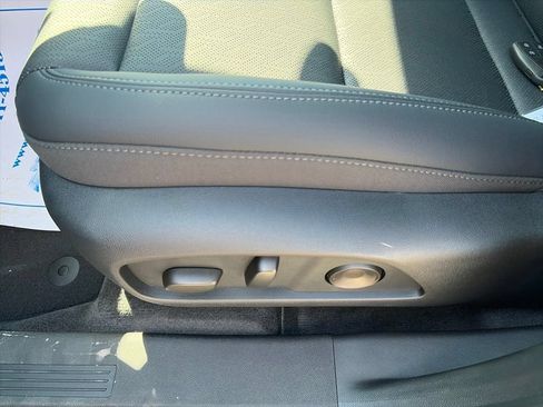 New 2027 Chevrolet Equinox LT w/ Convenience Package II FWD image 18