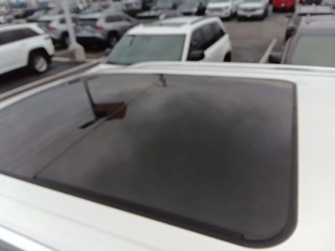 Used 2023 Chevrolet Suburban High Country image 12