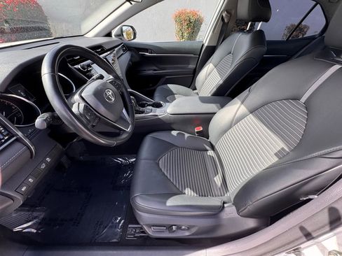 Used 2019 Toyota Camry SE FWD image 11