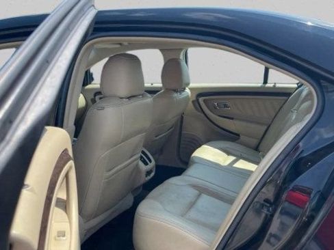 Used 2018 Ford Taurus Limited FWD image 17