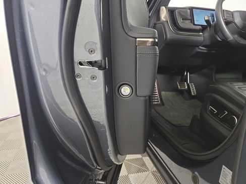 Used 2024 Rivian R1S Adventure AWD/4WD image 32