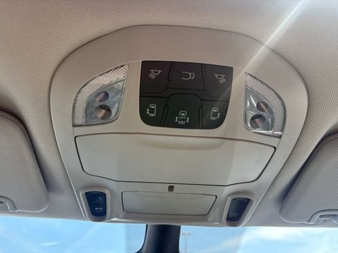 Used 2023 Chrysler Pacifica Limited FWD image 23