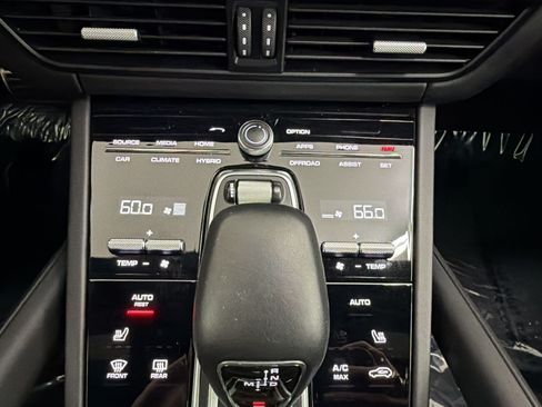 Used 2020 Porsche Cayenne Turbo S AWD/4WD image 37