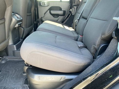 Used 2023 Jeep Wrangler Unlimited w/ Cold Weather Group image 19