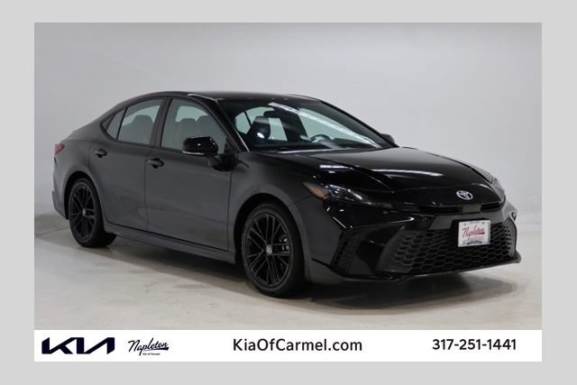 Used 2025 Toyota Camry SE FWD image 1