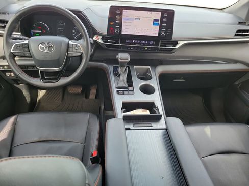 Used 2021 Toyota Sienna XSE FWD image 11