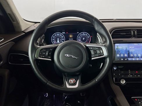 Used 2019 Jaguar F-PACE Portfolio image 11
