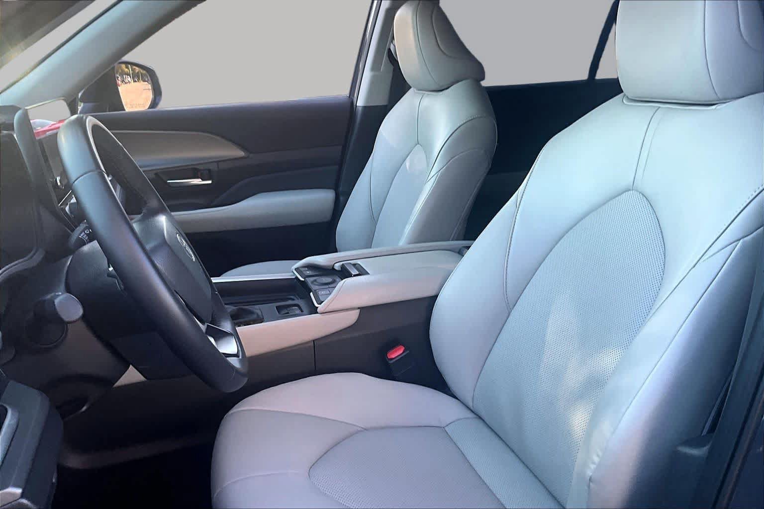 Used 2025 Toyota Grand Highlander AWD Hybrid image 8