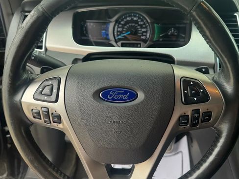 Used 2017 Ford Taurus SHO image 6