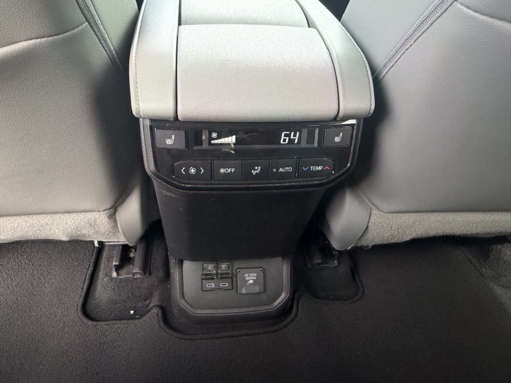 Used 2022 Toyota Highlander Platinum AWD/4WD image 19