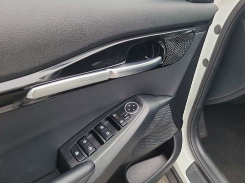 Used 2025 Kia Seltos S FWD image 17