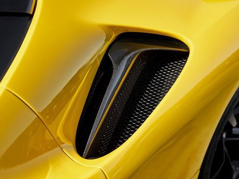 Used 2022 Ferrari SF90 Stradale image 8