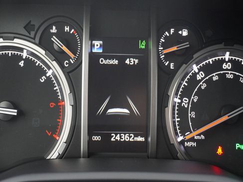 Used 2023 Toyota 4Runner Limited image 24