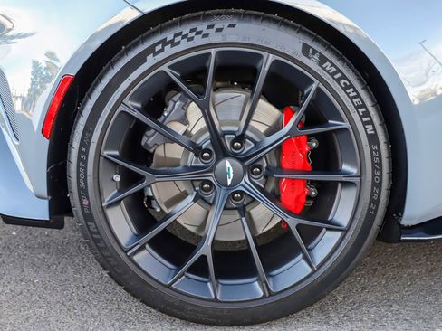 Used 2025 Aston Martin V8 Vantage Coupe image 64