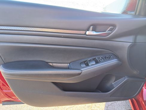 Certified 2024 Nissan Altima 2.5 SV w/ SV Premium Package image 13