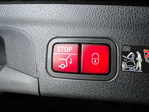 Used 2025 Mercedes-Benz GLE 350 4MATIC image 18