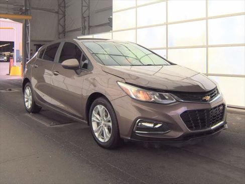 Used 2019 Chevrolet Cruze LS w/ LS Convenience Package FWD image 4