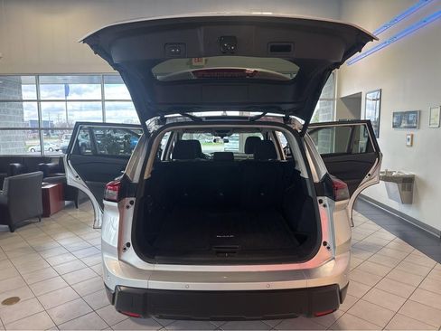 Used 2024 Nissan Rogue SV AWD/4WD image 11