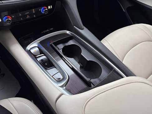 Used 2022 Buick Enclave Essence image 20